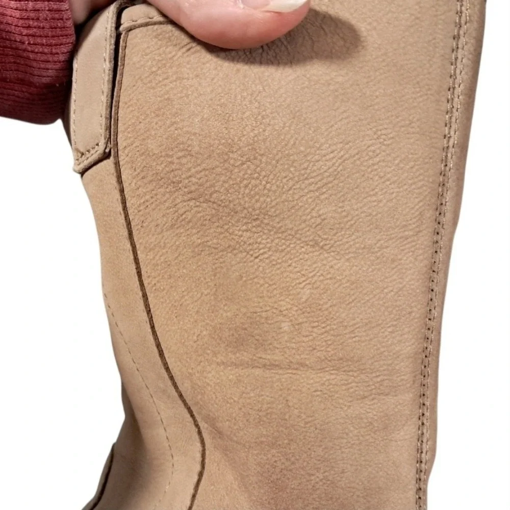 UGG Australia Women's Sheepskin Lined Boots‎ Size 9